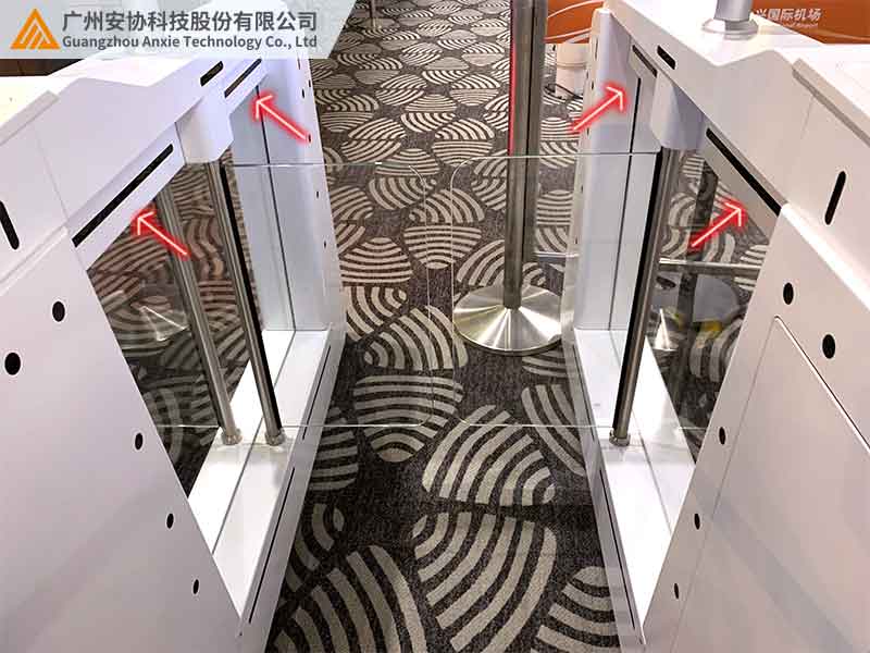機場安檢的安全光柵通道應(yīng)用案例.jpg